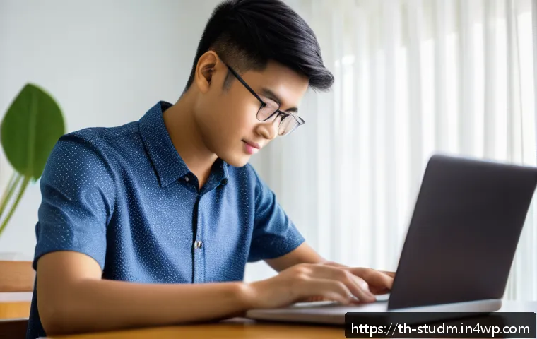 적시 학습 자원 활용의 혁신적 사례 - A modern home study environment in Thailand featuring a young adult using a laptop for an online cou...